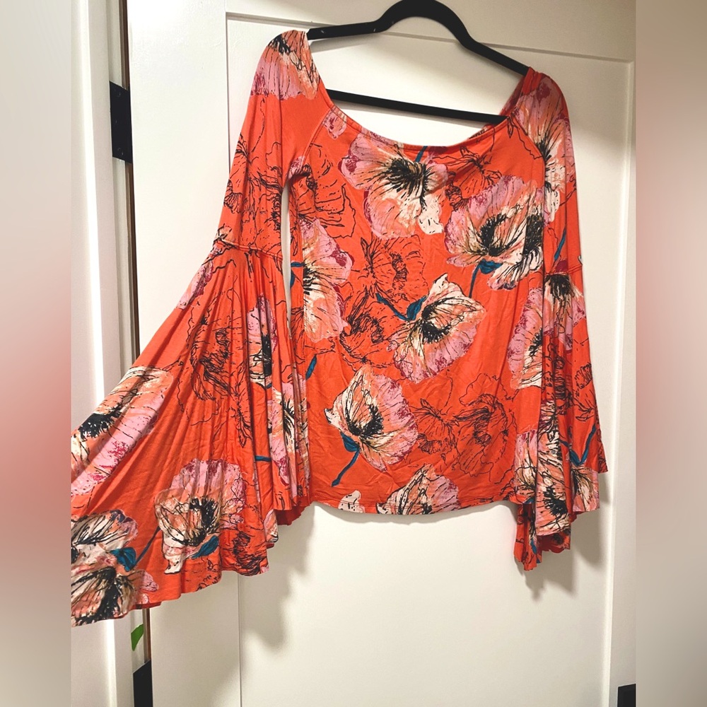 Free people coral bell sleeve top worn once! Small